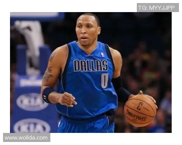 足球球星独特套袜方式引发球迷热议展现赛场内外个性风采